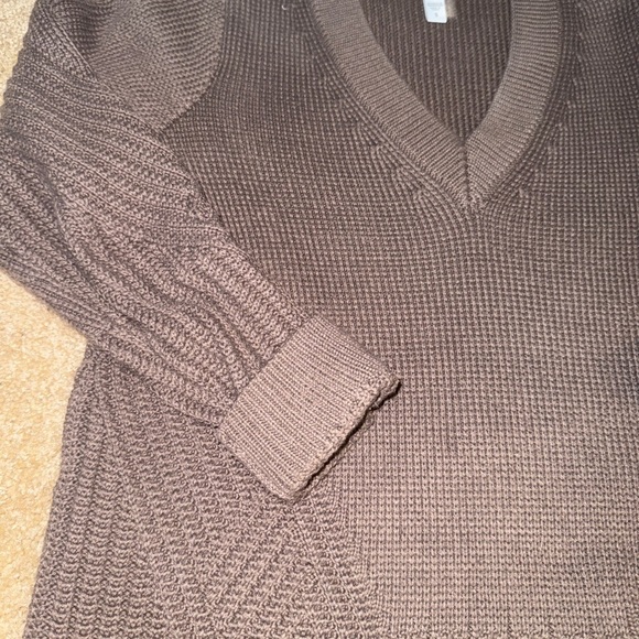 Athleta Gray V-Neck Chunky Knit Sweater - Picture 5 of 7